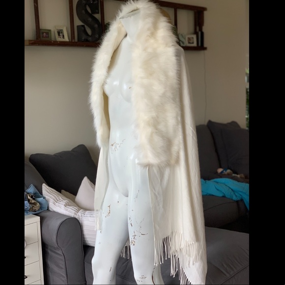 Accessories - 💕faux fur wrap scarf